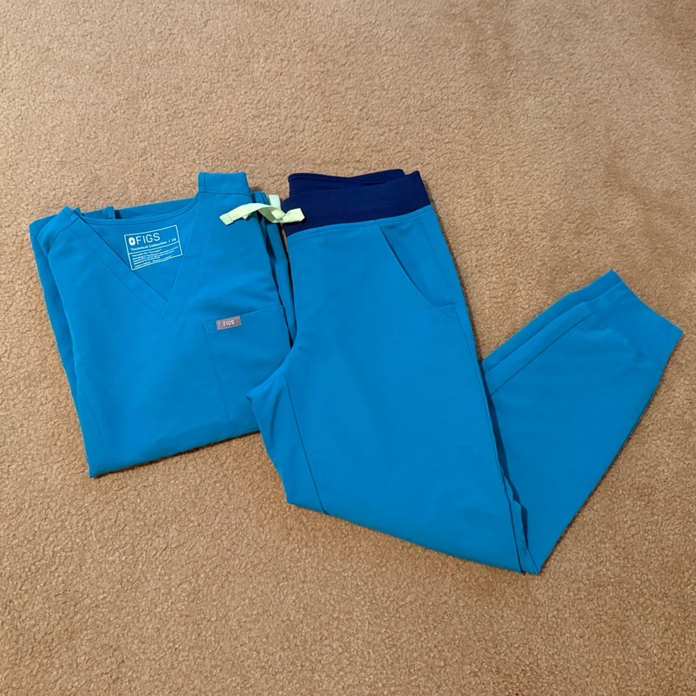 Figs Teal Zamora Joggers and Slim Catarina Top
